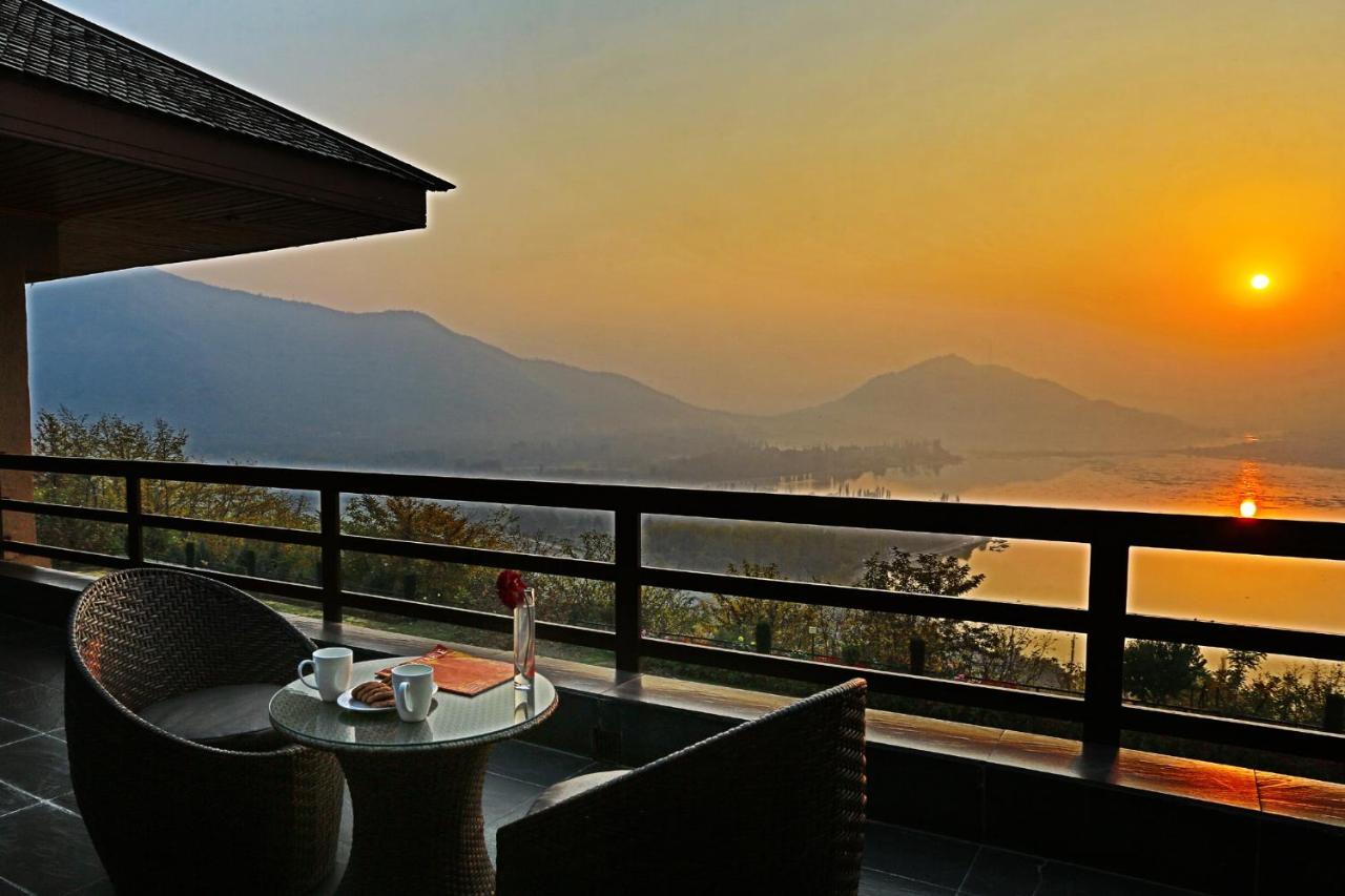 Hotel Taj Dal View Srinagar Exterior foto