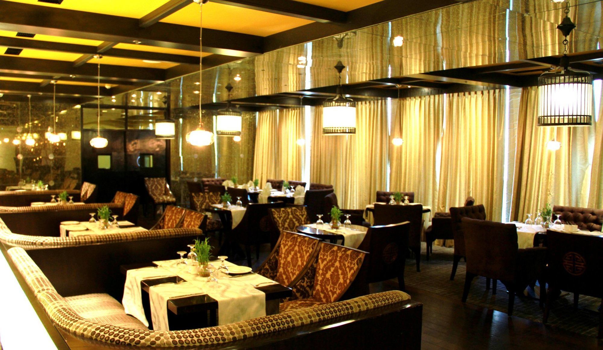 Hotel Taj Dal View Srinagar Restaurante foto